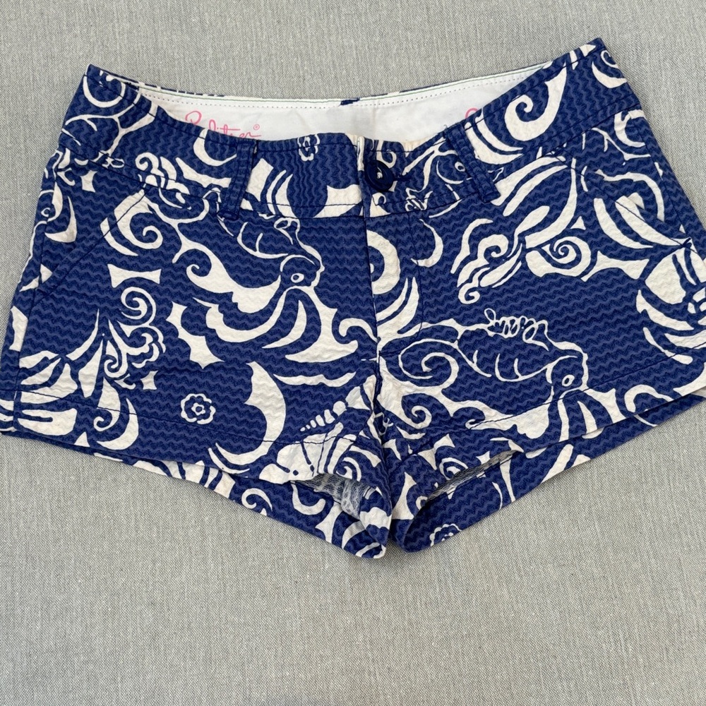 Lilly Pulitzer Women's Blue & White Patterned Shorts